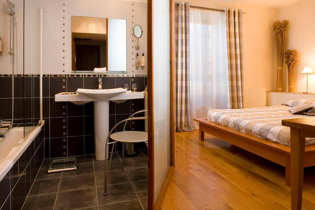 Hotel Les Remparts Mirepoix  Rom bilde
